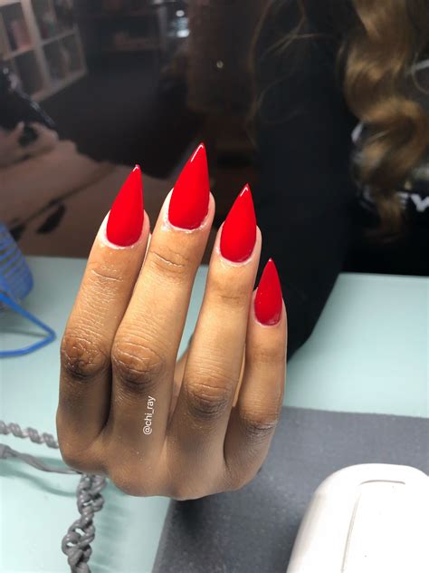 stiletto nails medium